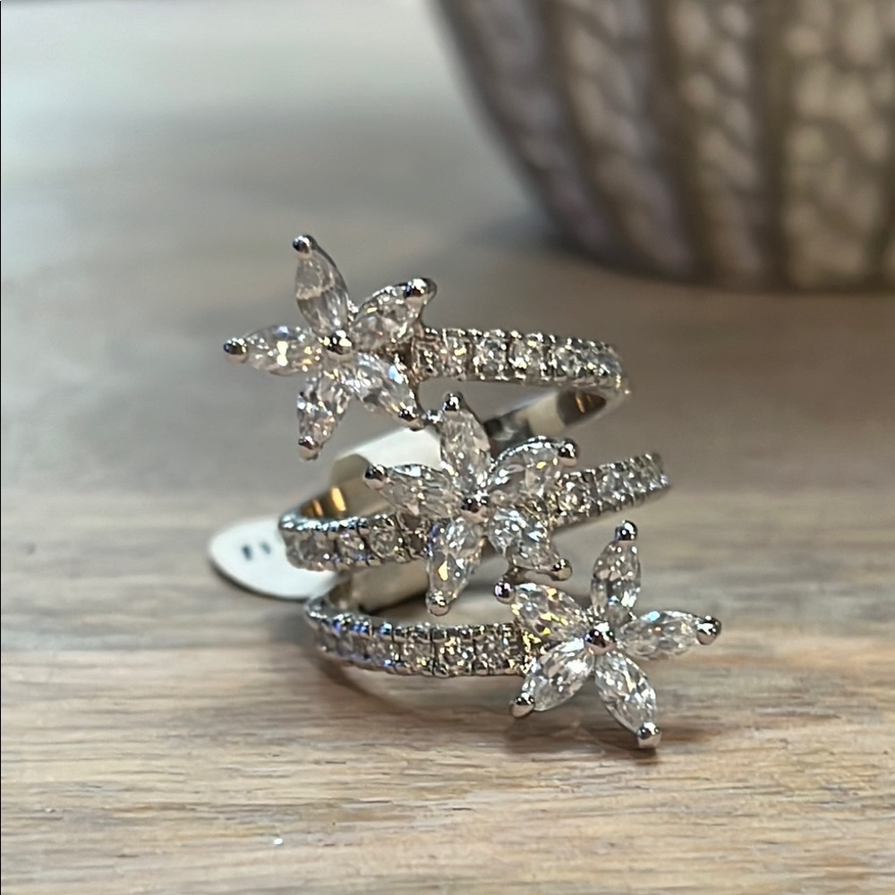 Elegant Sterling Silver Floral Ring